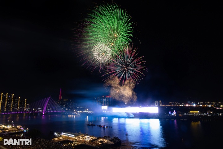 More than 20 central roads closed in Ho Chi Minh City for fireworks - 1