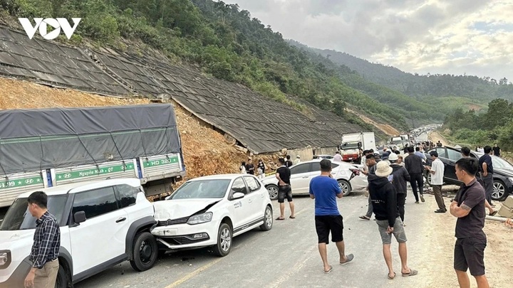 Vietnam reports fewer traffic deaths over 2026 New Year holiday - 1