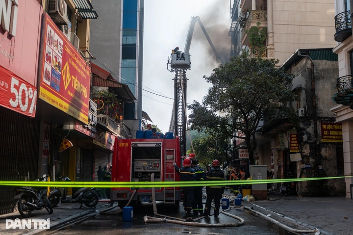Two killed in fire at seven-storey house in Hanoi - 4 Two killed in fire at seven-storey house in Hanoi - 4