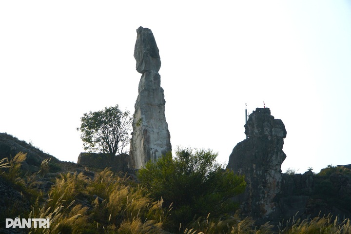 Vong Phu Rock reinforced after lightning damage - 8 Vong Phu Rock reinforced after lightning damage - 8