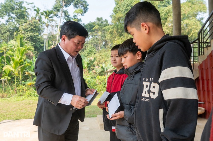 Six poor households in Phu Tho receive new homes with media support - 6