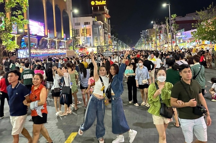 Hue moves to curb pavement encroachment in city centre - 1