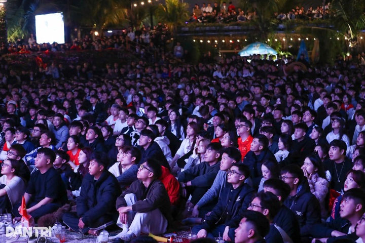 Vietnam fans in tears after U23 loss to China at Asia semis - 17