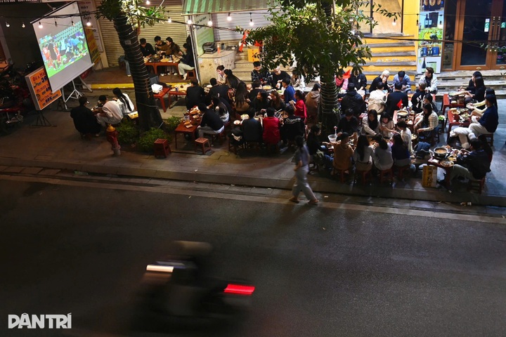 Vietnam fans in tears after U23 loss to China at Asia semis - 12