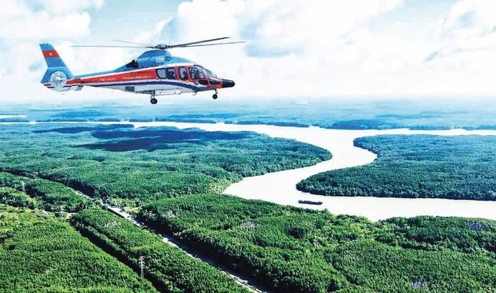 HCM City set to relaunch helicopter sightseeing tours - 1