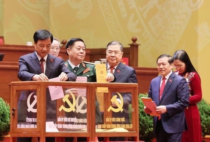 Vietnam to elect top Communist Party leadership today - 1
