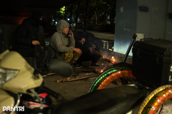 Cold snap leaves Hanoi shivering - 3