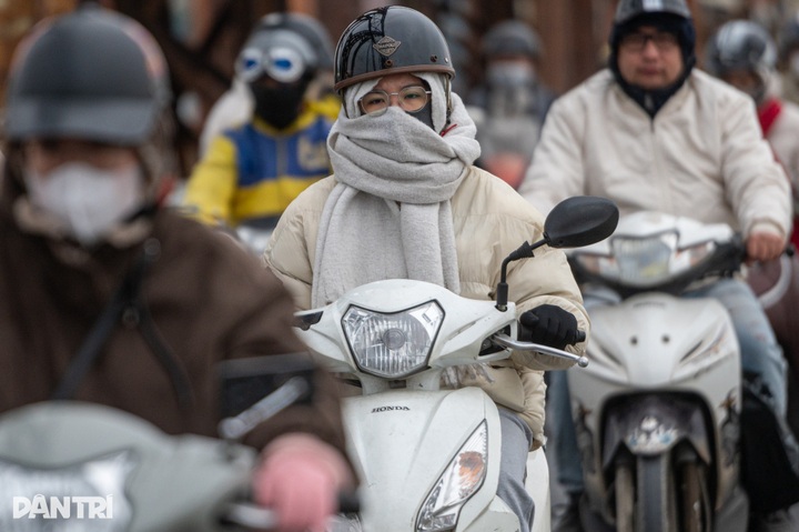 Cold snap leaves Hanoi shivering - 7