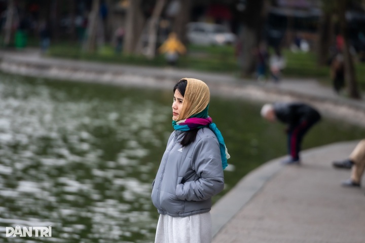 Cold snap leaves Hanoi shivering - 8