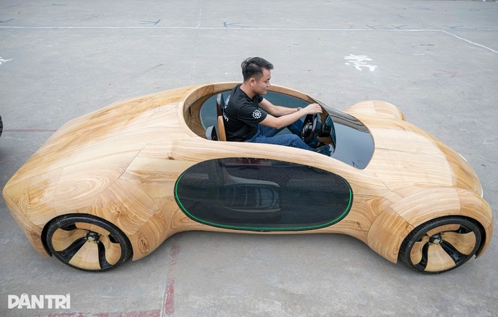 Bac Ninh carpenter gains fame for handcrafted wooden supercars - 2