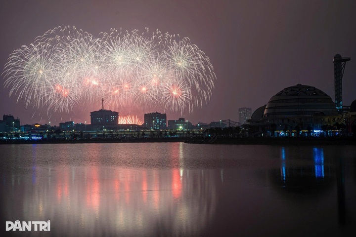Vietnam marks successful National Party Congress with mass fireworks - 4