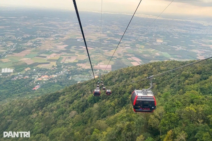 Barriers approved to control access to Ba Den Mountain - 1