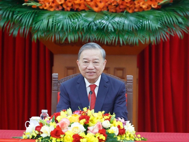 Vietnamese, Chinese Party leaders hold phone talks - 1