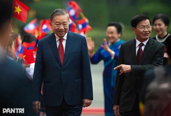 Lao Party Chief and President begins state visit to Vietnam - 7