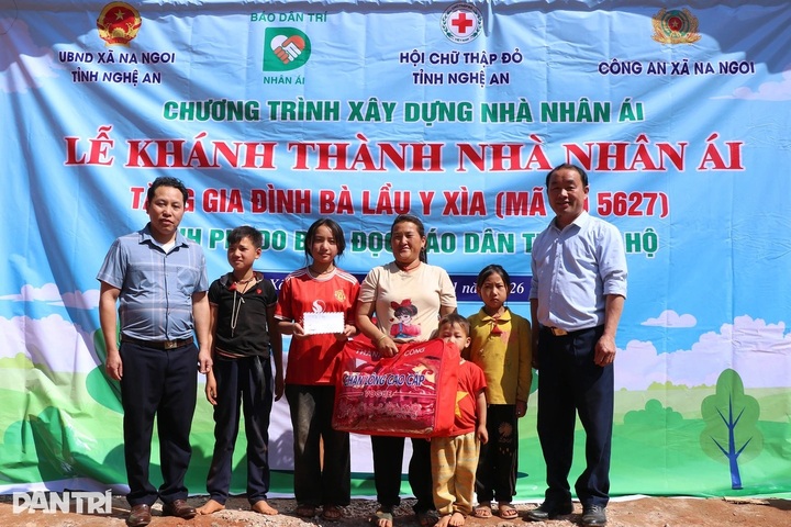 Nghe An family receives new home donated by Dantri readers - 2