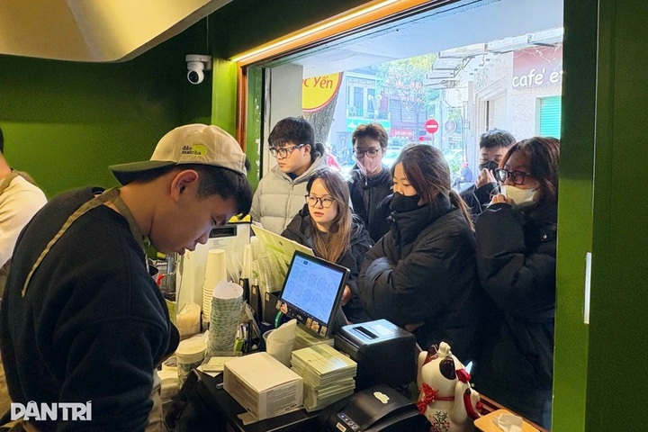 Hanoi eateries adapt as pavement controls tighten - 3