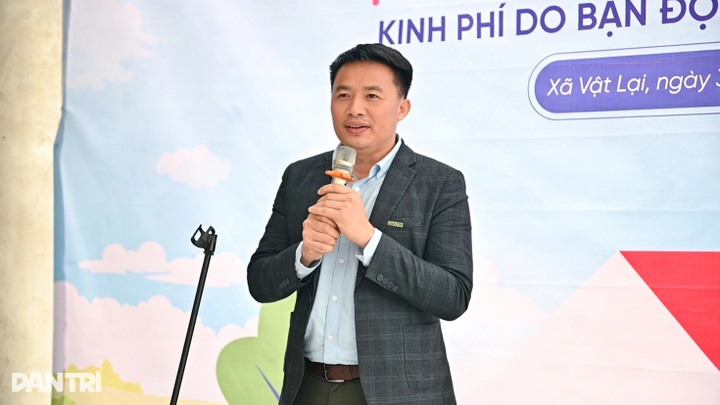 Four low-income Hanoi families receive support to build new homes - 2