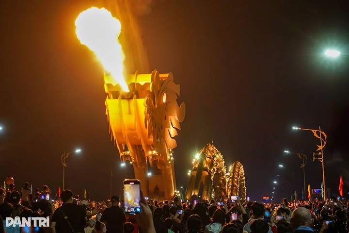 Danang to stage Tet shows at iconic bridge - 1