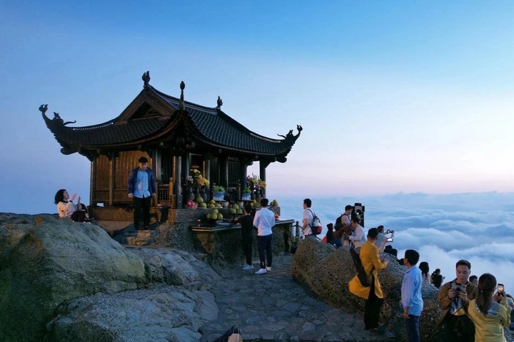 Quang Ninh waives Yen Tu site entry fees through 2028 - 1