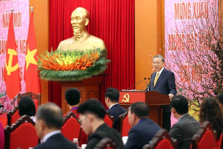 Party leader calls on OVs to join hands in building prosperous nation - 1