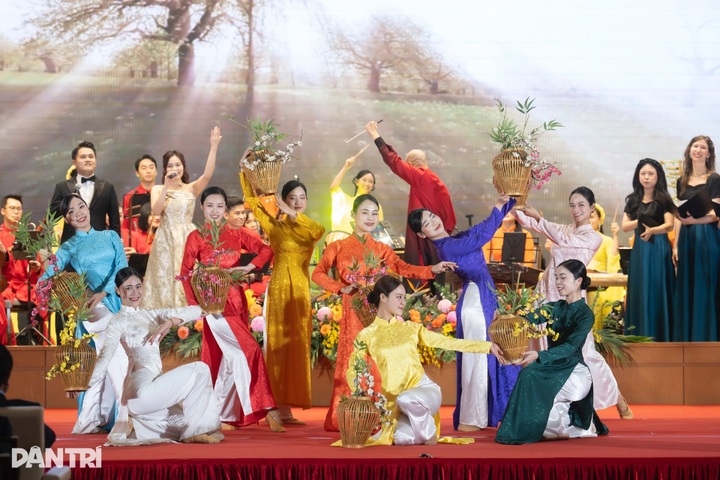 Vietnam’s prime minister hosts Tet reception for diplomatic corps - 5 Vietnam’s prime minister hosts Tet reception for diplomatic corps - 5