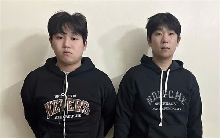Two S Korean fugitives arrested in Vietnam, extradited over illegal lending - 1