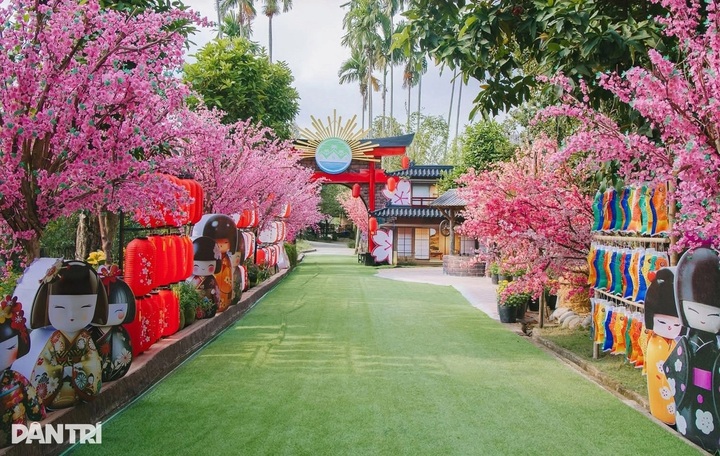 Can Tho resort draws crowds with Tet film sets and safari zoo - 2