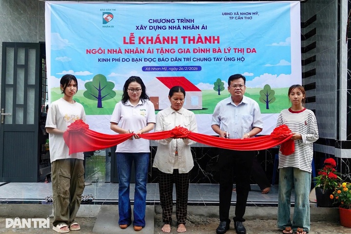 Dantri hands over new home to poor family in Can Tho - 3 Dantri hands over new home to poor family in Can Tho - 3