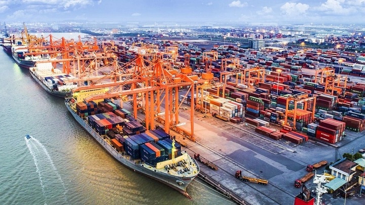 Middle East tensions push up logistics costs for Vietnam exports - 1