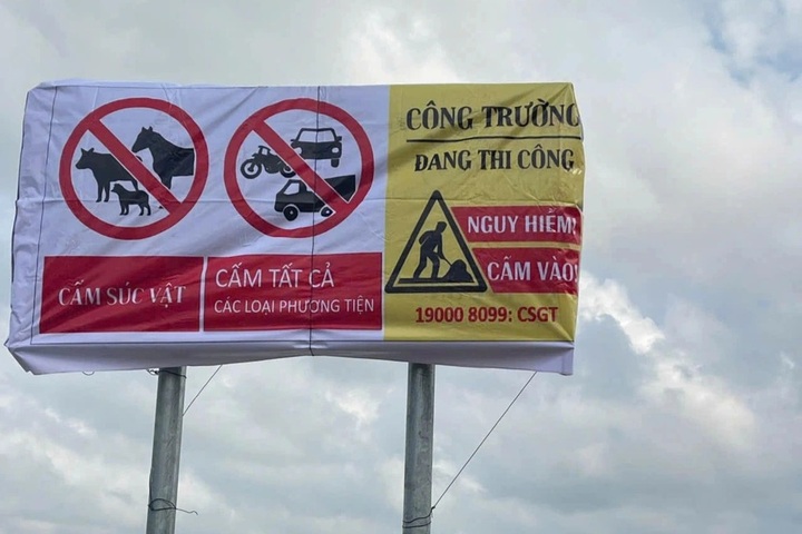 Young people flock to Dak Lak bridge for photos despite ban - 2