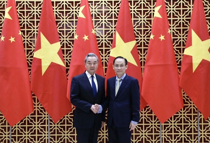 Vietnam and China strengthen strategic trust, deepen practical cooperation - 1