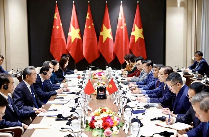 Vietnam and China strengthen strategic trust, deepen practical cooperation - 2