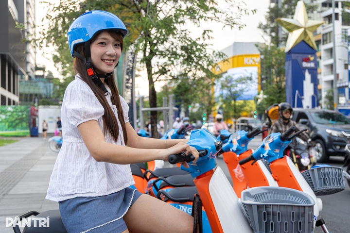 Public e-bikes attract crowds in Ho Chi Minh City centre - 2 Public e-bikes attract crowds in Ho Chi Minh City centre - 2