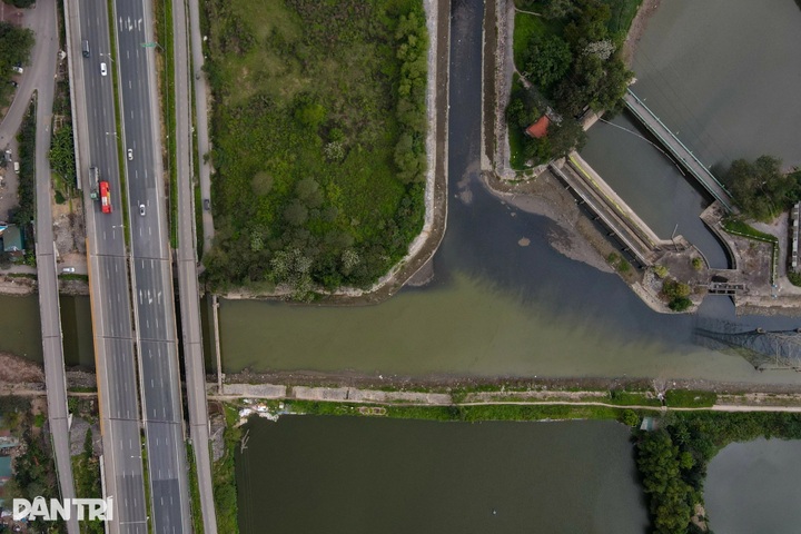 Hanoi steps up flood-control projects - 11