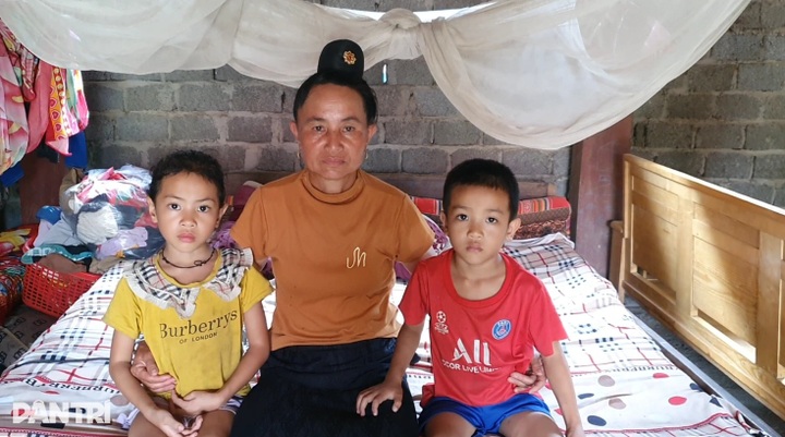Poor Dien Bien family gets help for home and sick child - 1 Poor Dien Bien family gets help for home and sick child - 1