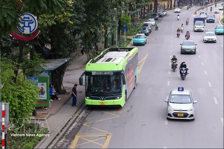 Hanoi targets 30 per cent public transport use to ease traffic congestion - 1