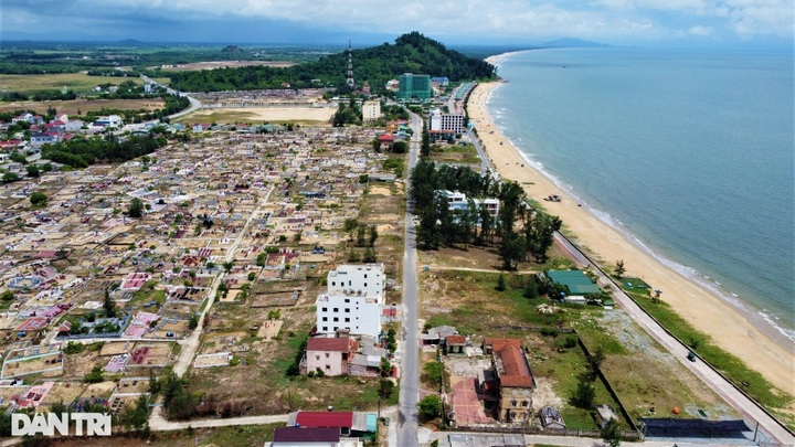 Ha Tinh prepares to launch 2026 beach tourism season - 1