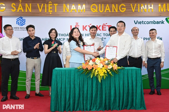 Vietcombank and Pho Hien Industrial Development Group sign partnership deal - 4