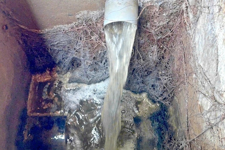 Can Tho hospital caught discharging untreated wastewater - 2