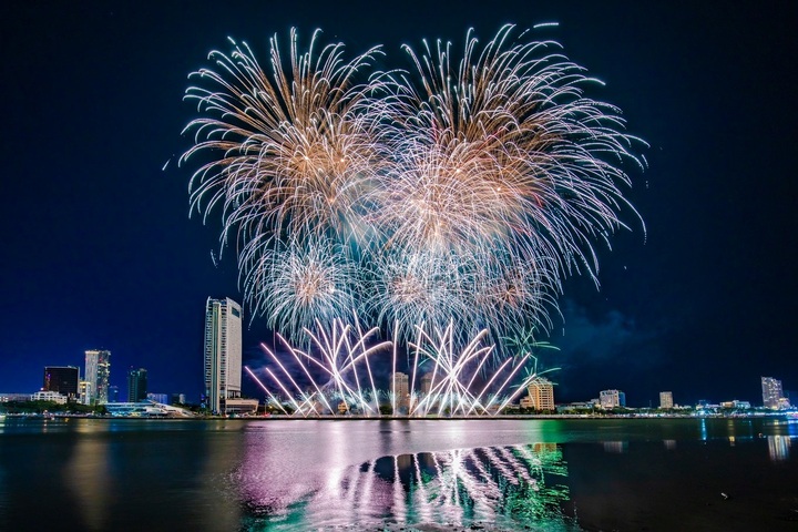 Danang announces schedule for international fireworks festival - 1