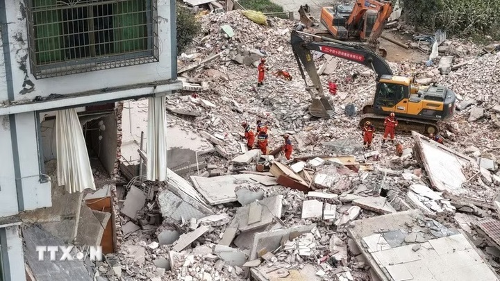 Earthquake in China shakes buildings in Hanoi - 1