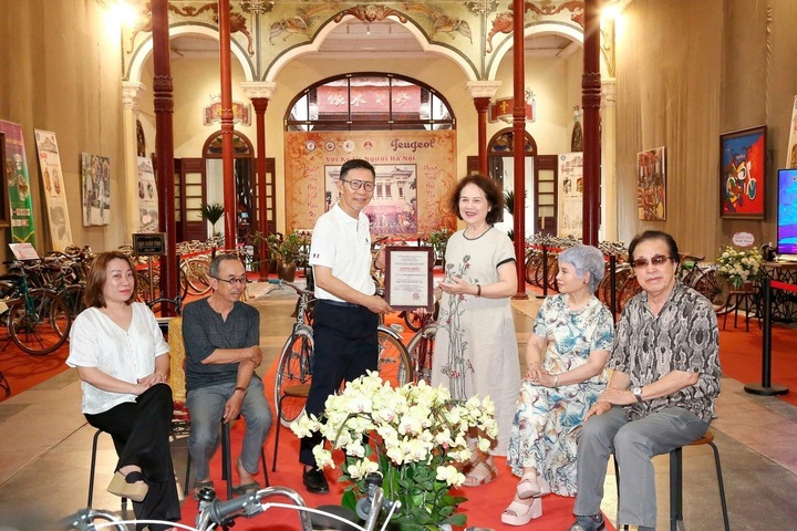 Vintage Peugeot exhibition revives memories of old Hanoi - 2