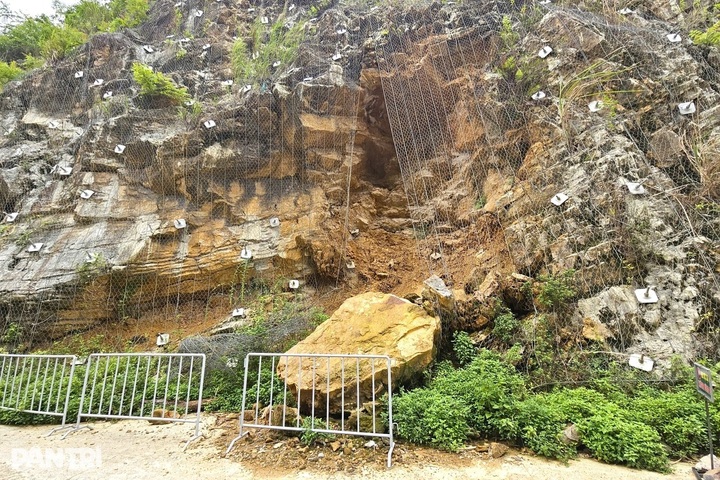 Landslide risk persists at mountain in Trang An heritage core zone - 1