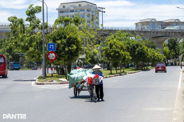 Hanoians struggle through extreme heat - 2