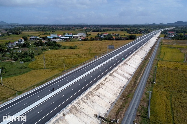 First section of Khanh Hoa-Buon Ma Thuot Expressway opens to traffic - 1