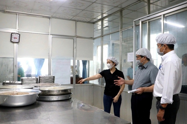 Over 5,700 food establishments violate safety rules in one month - 1