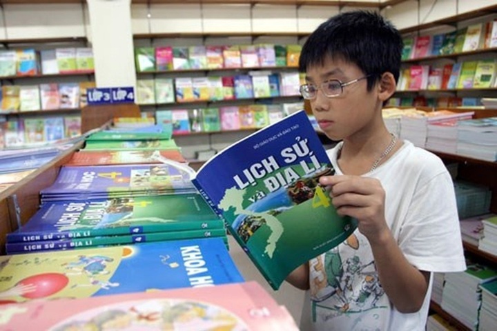 Hue to lend free textbooks to all pupils - 1