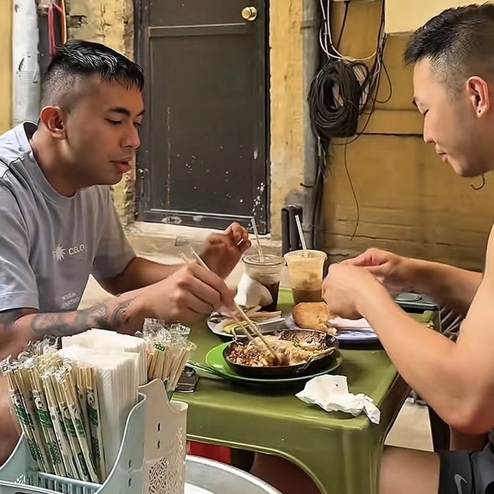 Vietnamese baguette cafe draws crowds in New York - 1