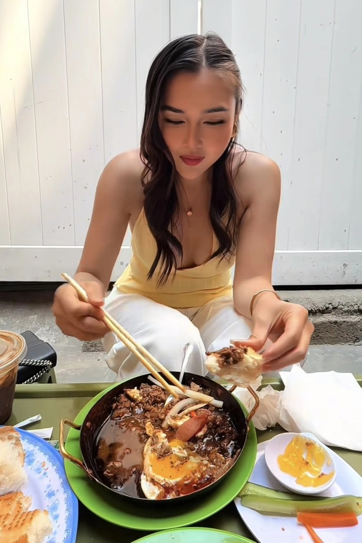 Vietnamese baguette cafe draws crowds in New York - 2