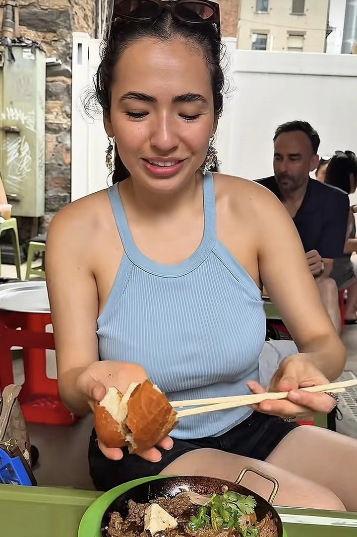 Vietnamese baguette cafe draws crowds in New York - 3